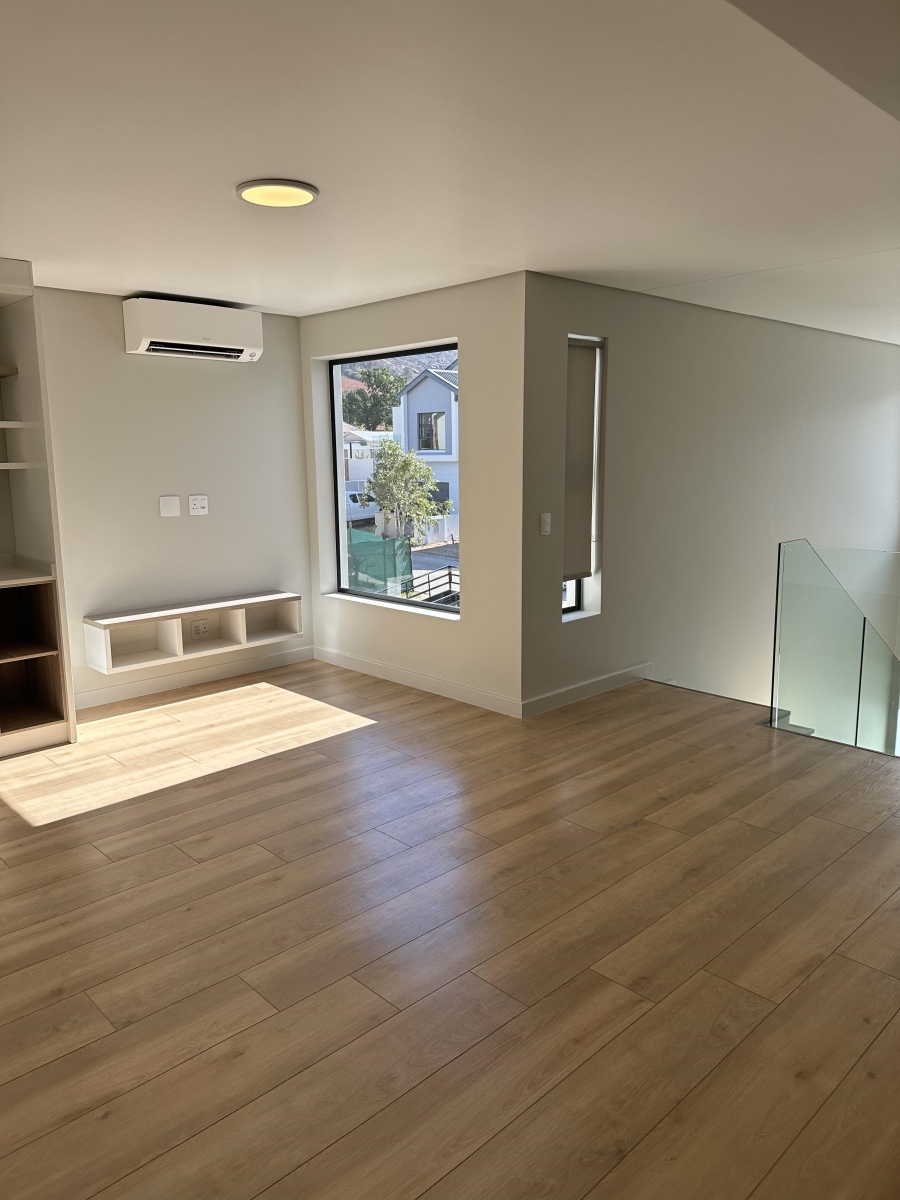 3 Bedroom Property for Sale in Lemoenkloof Western Cape